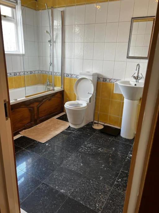 Quirky Studio Flat Selfcontained London Eksteriør billede