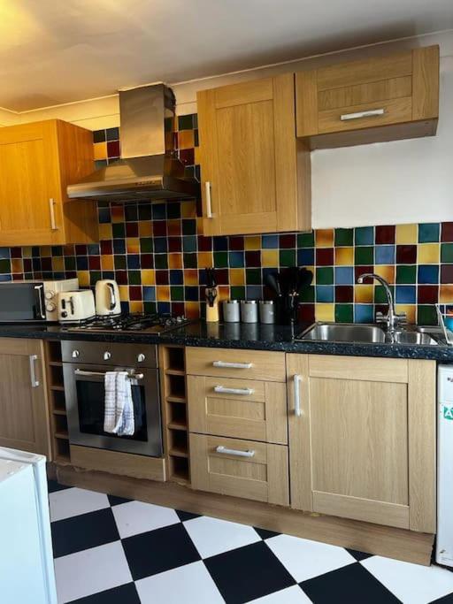 Quirky Studio Flat Selfcontained London Eksteriør billede
