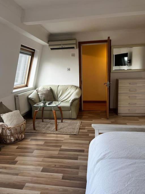 Quirky Studio Flat Selfcontained London Eksteriør billede